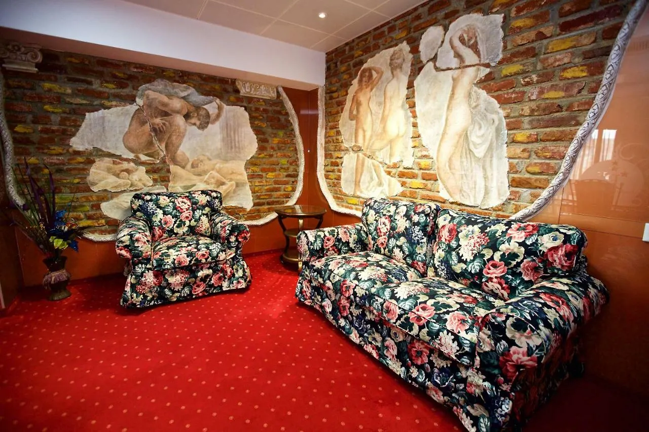 Best Deal City Break At Grand Pier Boutique Villa With One Day Free Welcome Breakfast Only For King Deluxe Rooms And Bookings For Minimum 4 Nights 布加勒斯特