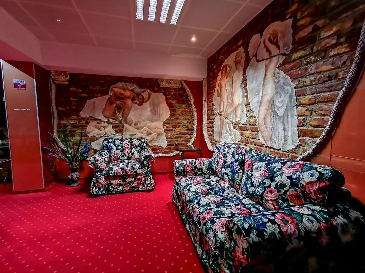 Grand Pier Boutique Villa 4 Star Accomodation Luxury Rooms With Boutique Hystorical Decor And Desing For All Rooms, With Italian Breakfast On The House For King Deluxe Bookings More Than 4 Nights Stays Bukareszt Rumunia