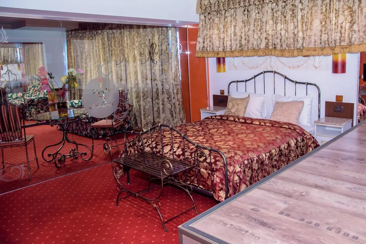 Best Deal City Break At Grand Pier Boutique Villa With One Day Free Welcome Breakfast Only For King Deluxe Rooms And Bookings For Minimum 4 Nights 布加勒斯特