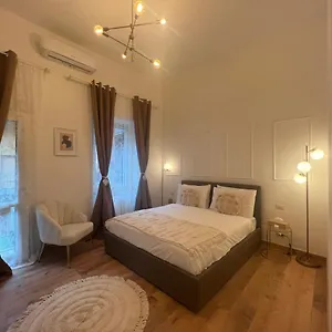Regina In Bocconi , Milano Italia