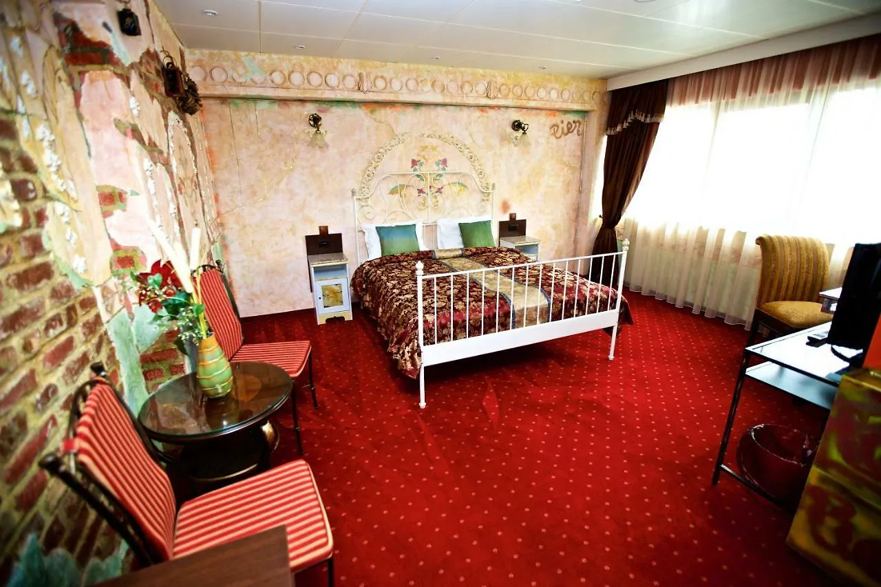 Grand Pier Boutique Villa Luxury Rooms Best Deal City Break From 49 Eur With One Day Free Welcome Breakfast Only For King Deluxe Rooms And Bookings For Minimum 4 Nights Bucarest 0*,  Romania