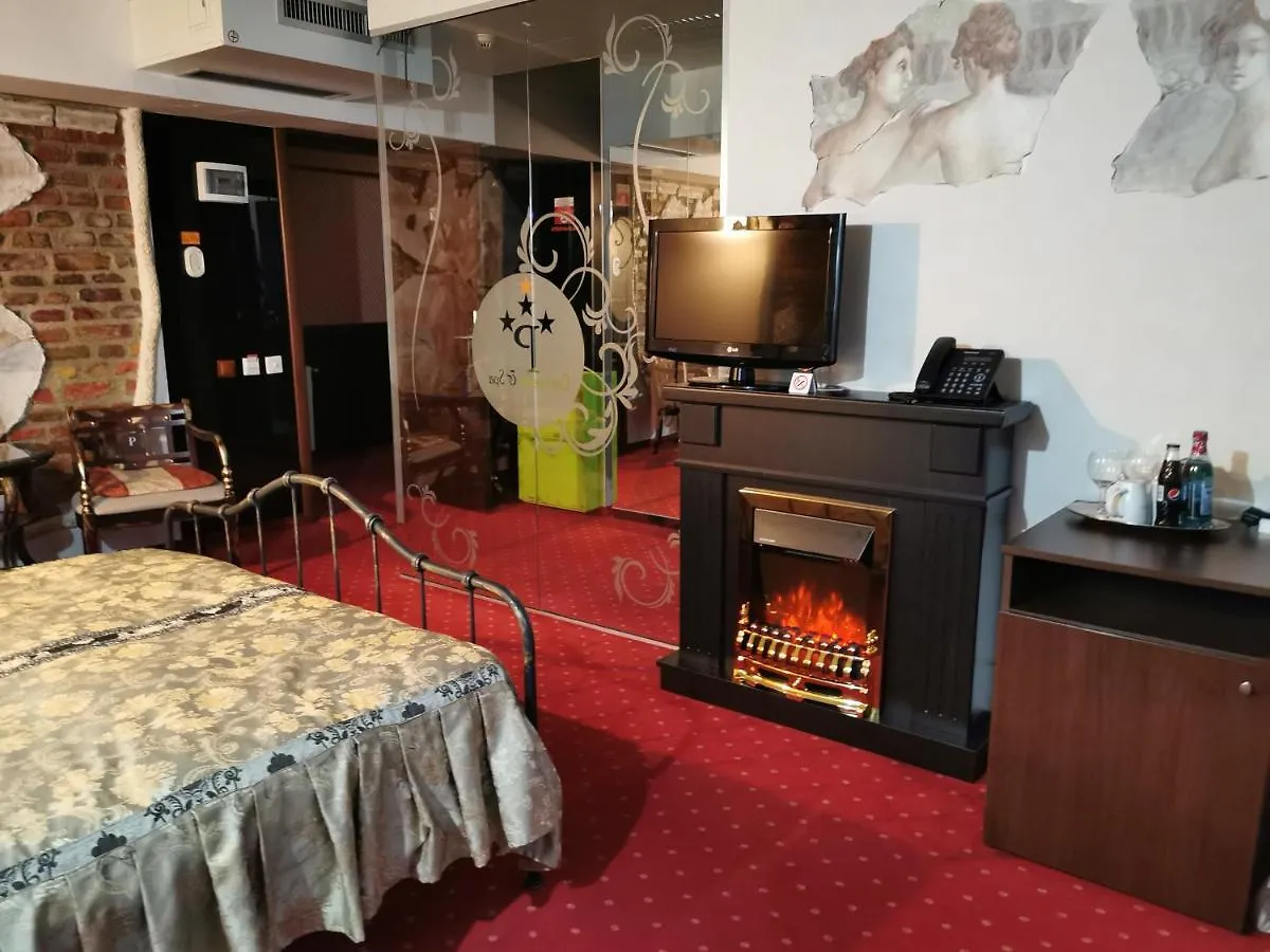 Grand Pier Boutique Villa 4 Star Accomodation Luxury Rooms With Boutique Hystorical Decor And Desing For All Rooms, With Italian Breakfast On The House For King Deluxe Bookings More Than 4 Nights Stays Βουκουρέστι