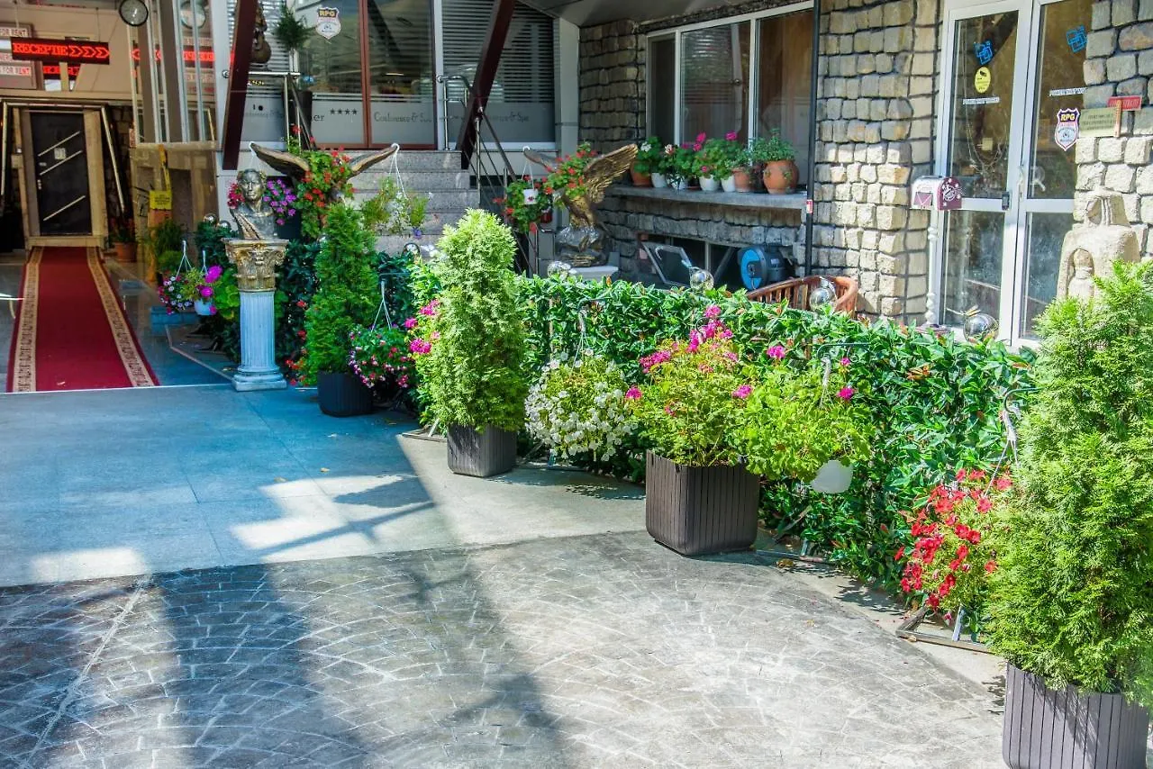Grand Pier Boutique Villa 4 Star Accomodation Luxury Rooms With Boutique Hystorical Decor And Desing For All Rooms, With Italian Breakfast On The House For King Deluxe Bookings More Than 4 Nights Stays Βουκουρέστι